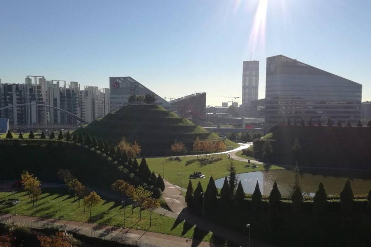Апартаменти Fiera Milanocity View With Terrace Next To Shopping Mall Екстер'єр фото